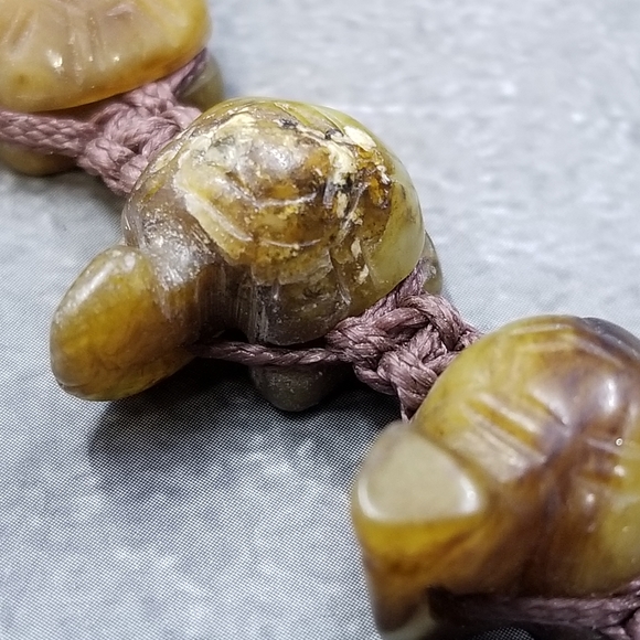 Turtle bracelet carved stone agate bracelet - Picture 3 of 14